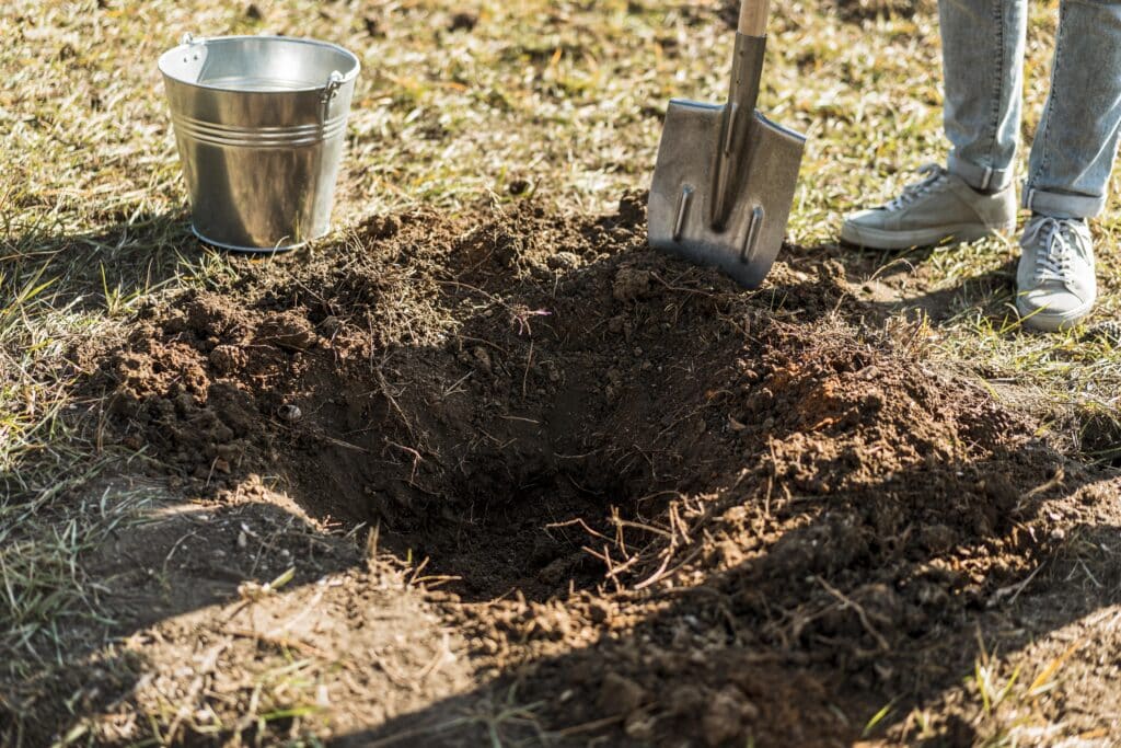 Creuser un trou dans la terre