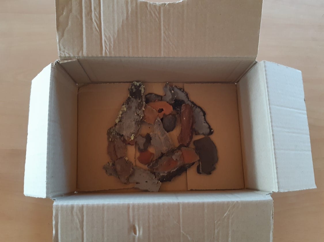 Fabriquer une boîte à toucher nature : une activité sensorielle d