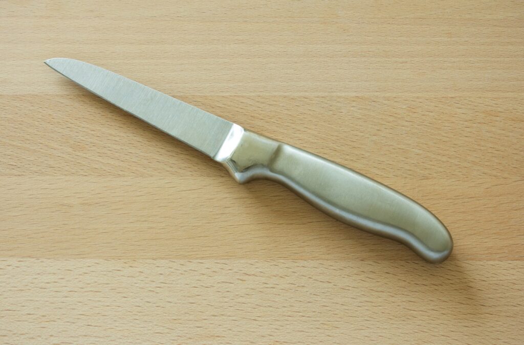 Couteau sur une table