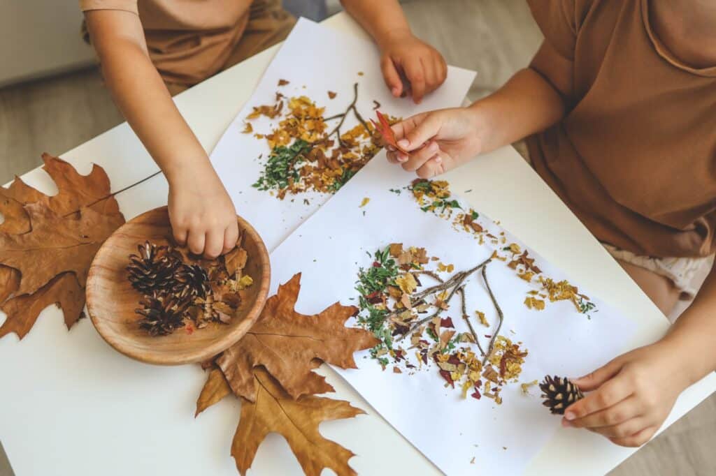Dessin collage feuilles d'automne.